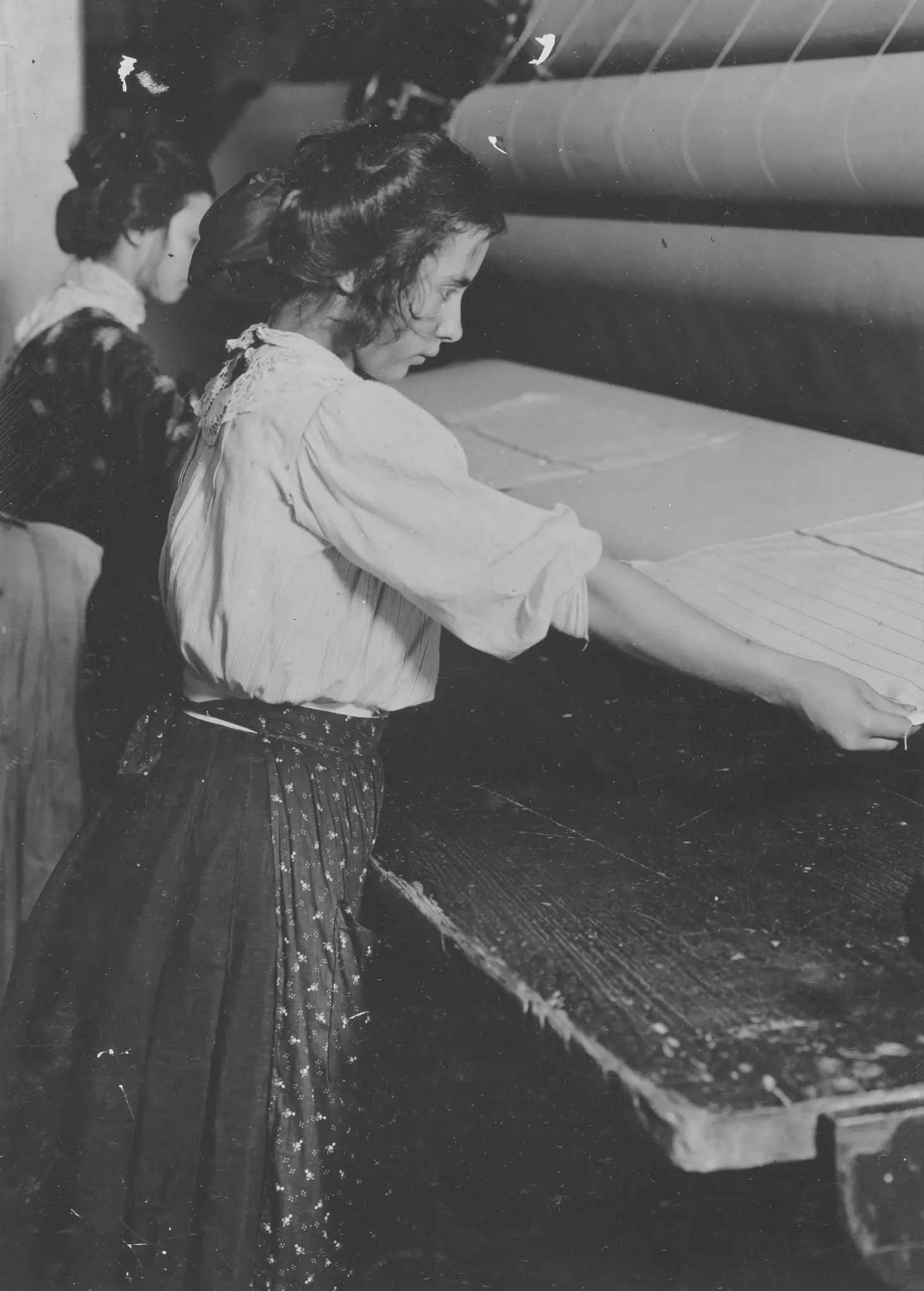 Ảnh của một nữ công nhân.